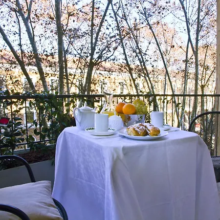 Guest house Domus Giulio Cesare 2*