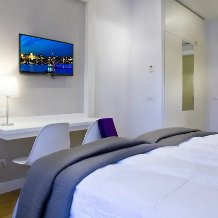 Guest house Domus Giulio Cesare 2*