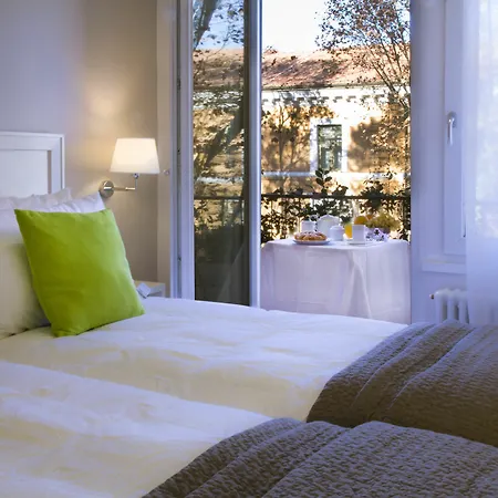 Domus Giulio Cesare Guest house